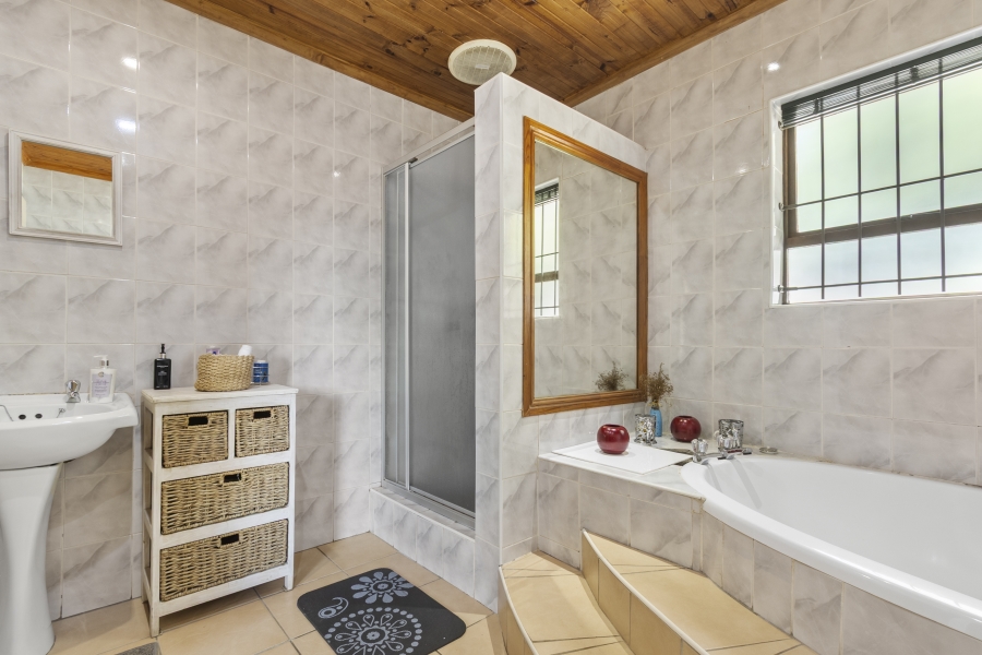 3 Bedroom Property for Sale in Wellway Park East Western Cape